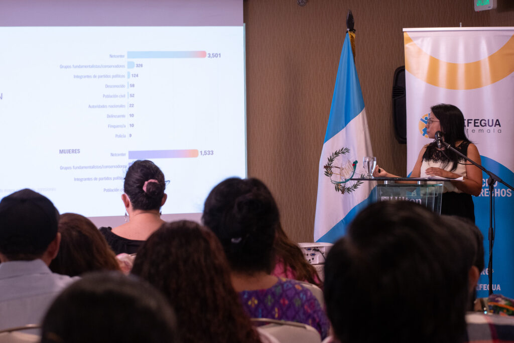 Brenda Guillén, durante el análisis de datos de situación de personas defensoras 2024.